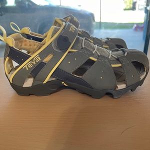 Teva Forebay sandals women’s size 7